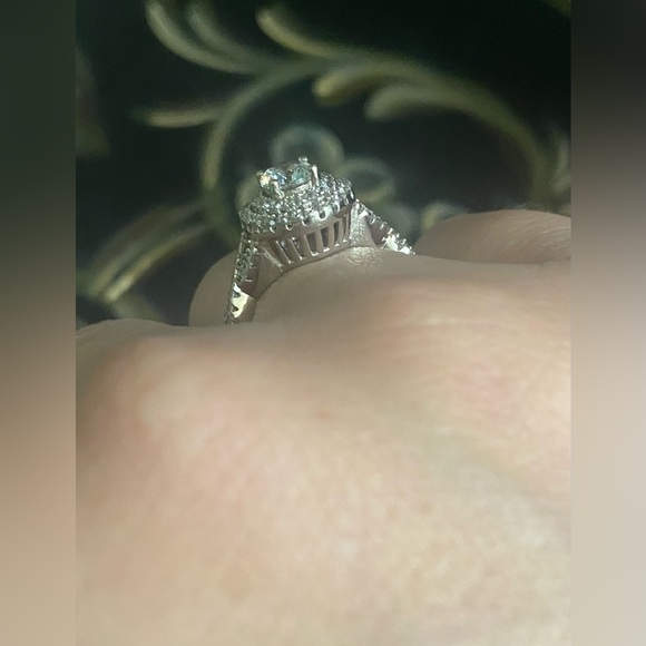 Split Shank round frame Swarovski Element Ring in Sterling Silver by LaArtiste - Picture 10 of 10